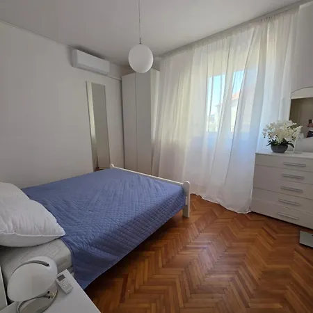 Duplex In The Center Of Jelsa, Hvar *