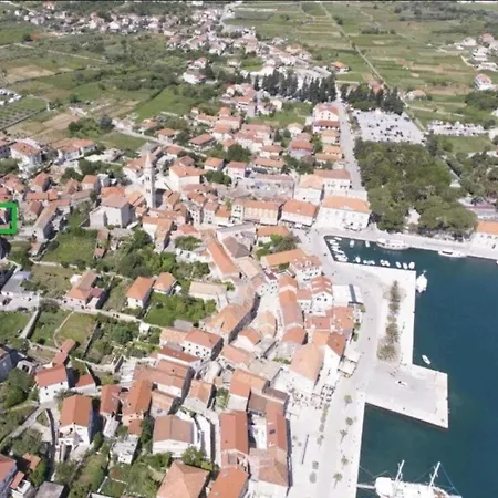 Duplex In The Center Of Jelsa, Hvar * Jelsa (Hvar)